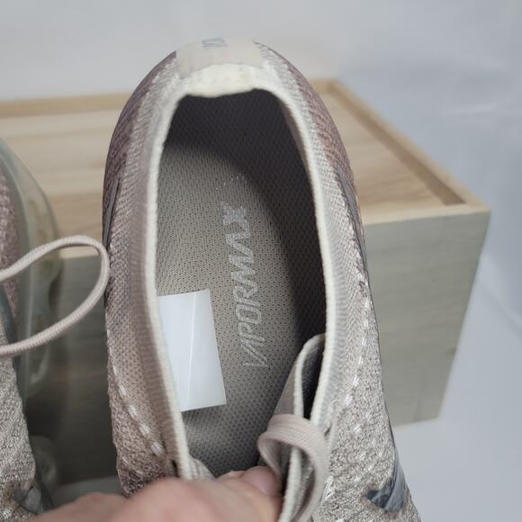 Nike- VaporMax- Flyknit- Women's Running shoes- Khaki/tan color- size 10 - Picture 8 of 10